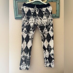 Kids Black and White Diamond Pattern Leggings